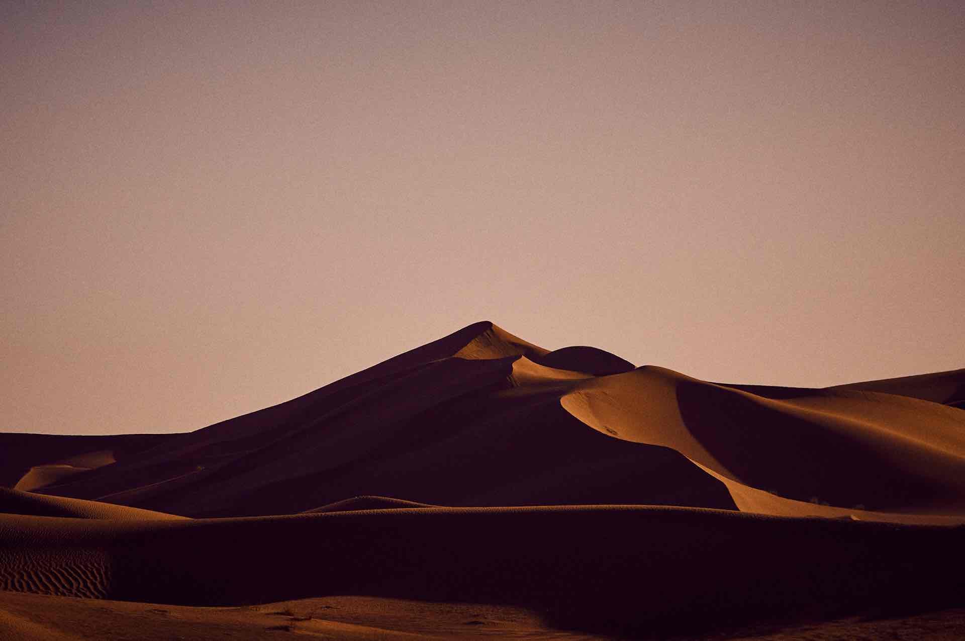 Marsch durch die Hitze der Sahara